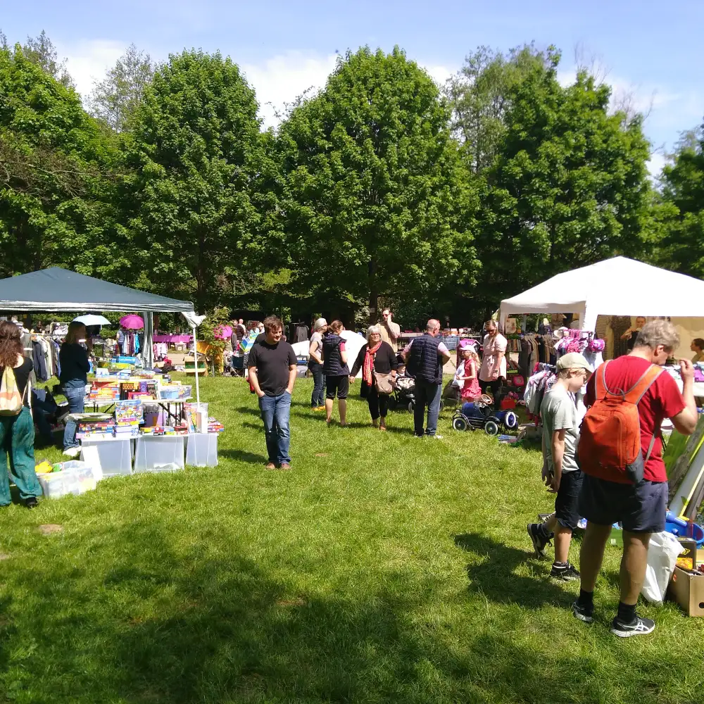 Floh- und Tauschmarkt auf dem Gelände von Lobby für Kinder